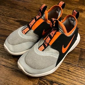 NIKE BOYS’ FLEX RUNNER